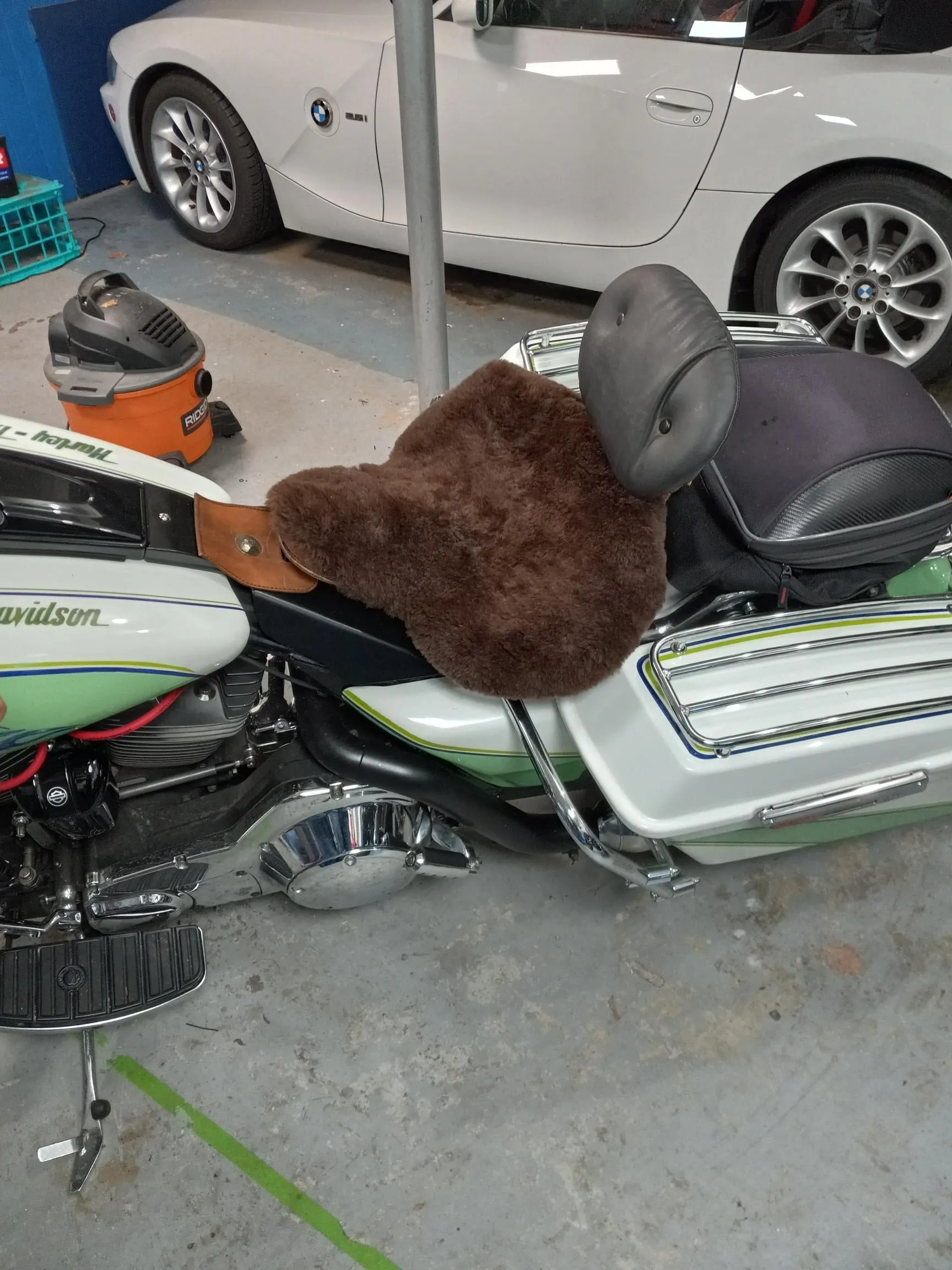 HD Police Solo/Large Tractor Style Sheepskin Buttpad™